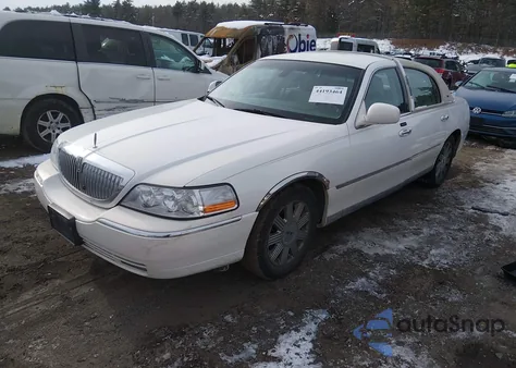2003 Lincoln Town Car Cartier из США, поврежденный, VIN 1LNHM83W53Y619801